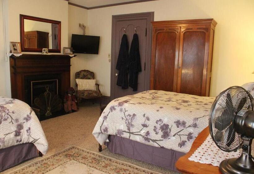 Standard room with outdoor bath, Spencer House Bed & Breakfast