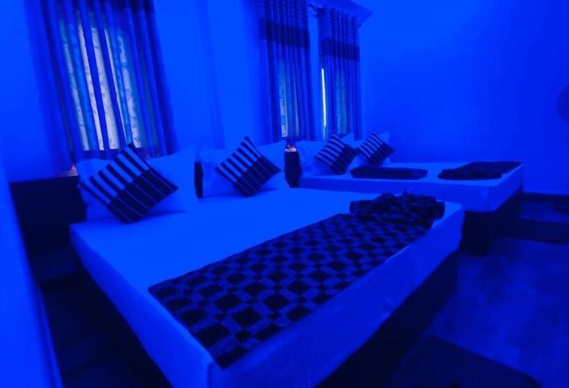 اتاق خانوادگی, Aloft Grand Hotel Ella