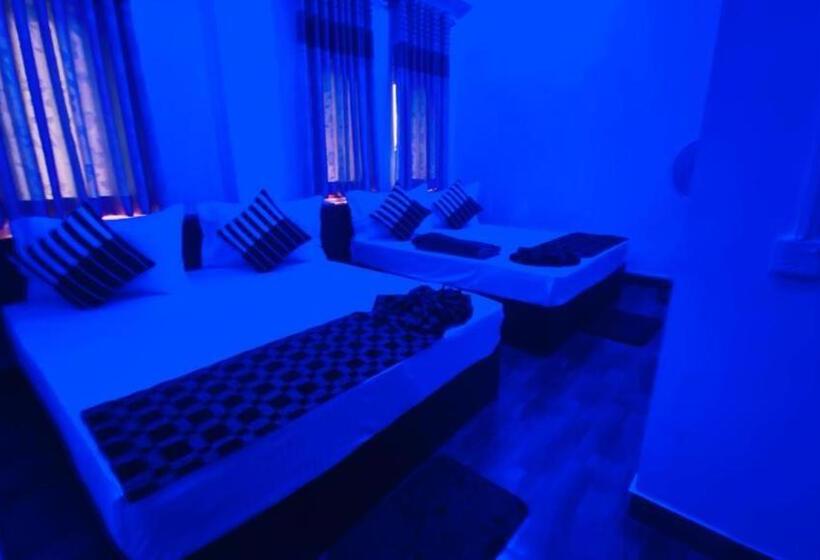 اتاق خانوادگی, Aloft Grand Hotel Ella
