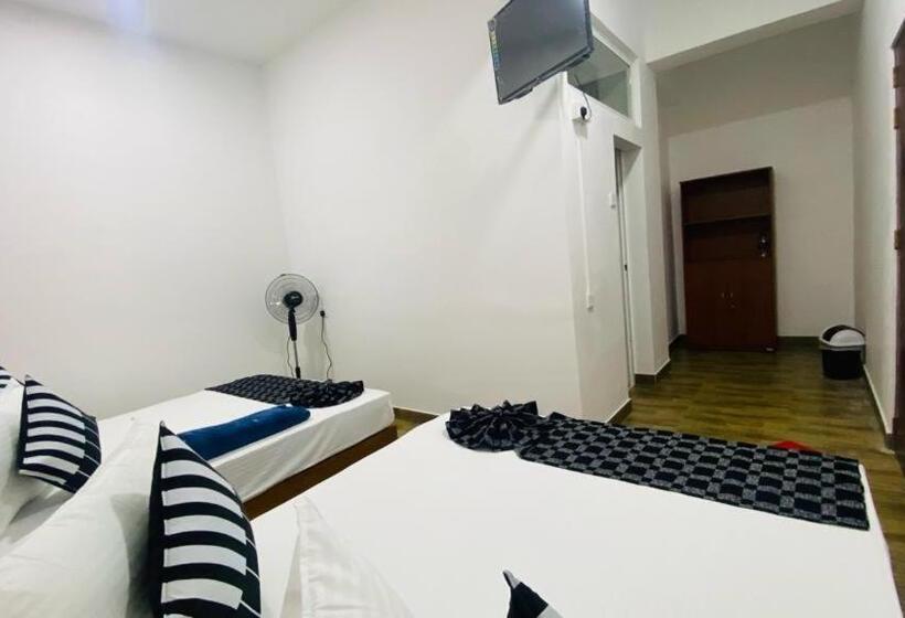 اتاق خانوادگی, Aloft Grand Hotel Ella