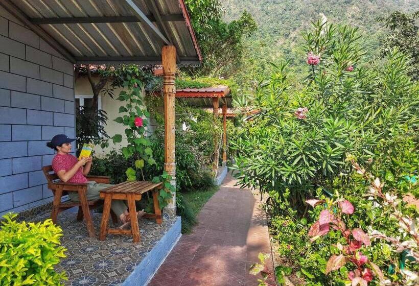 اتاق لوکس, Neer Ganga Resorts