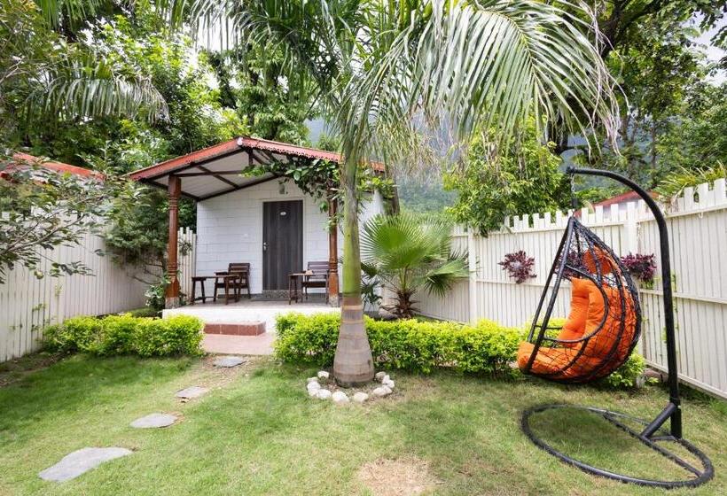 اتاق استاندارد با چشم‌انداز باغ, Neer Ganga Resorts