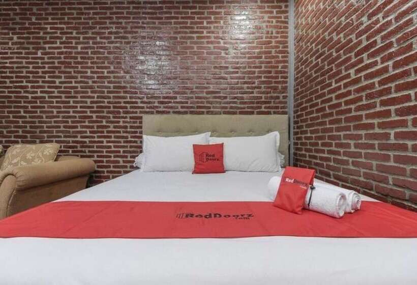 Номер Deluxe, Reddoorz Plus At Ampera Raya