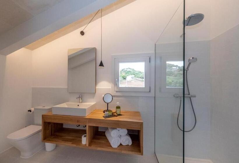 Family Suite, M  27