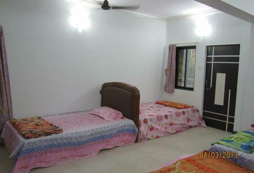 带阳台标准四人间, P P Motel