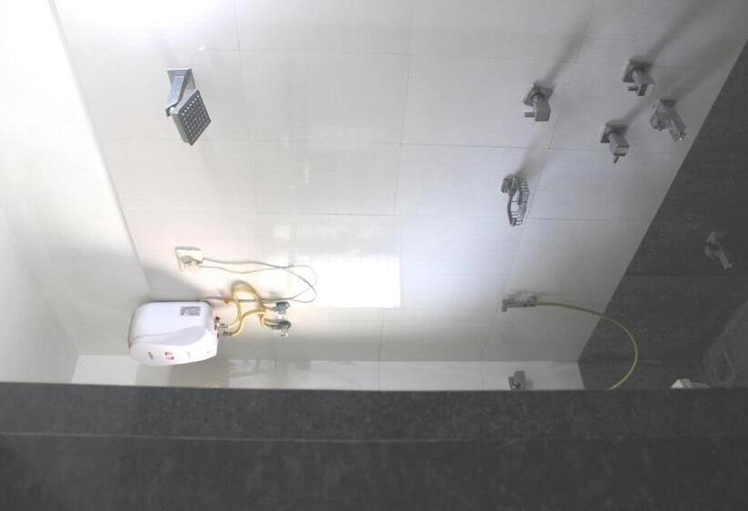 四人标准间, P P Motel