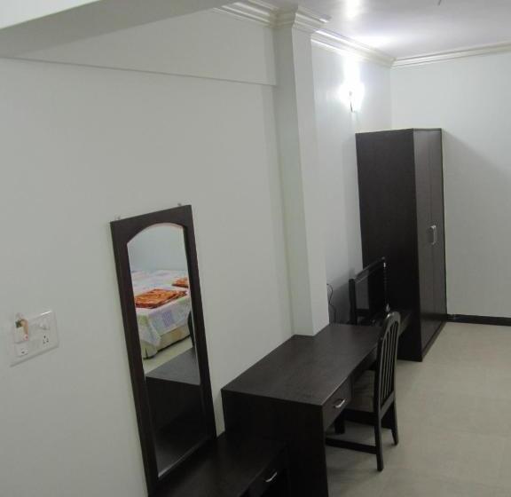 小型套房, P P Motel