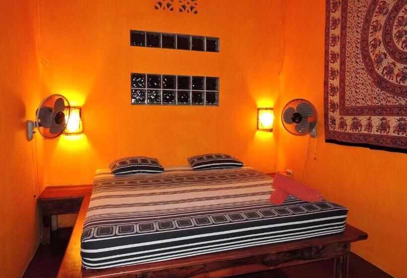 Номер Стандарт, Buena Onda Backpackers