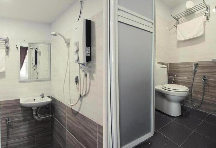 Трехместный Номер Deluxe, Room V @ Jalan Megat