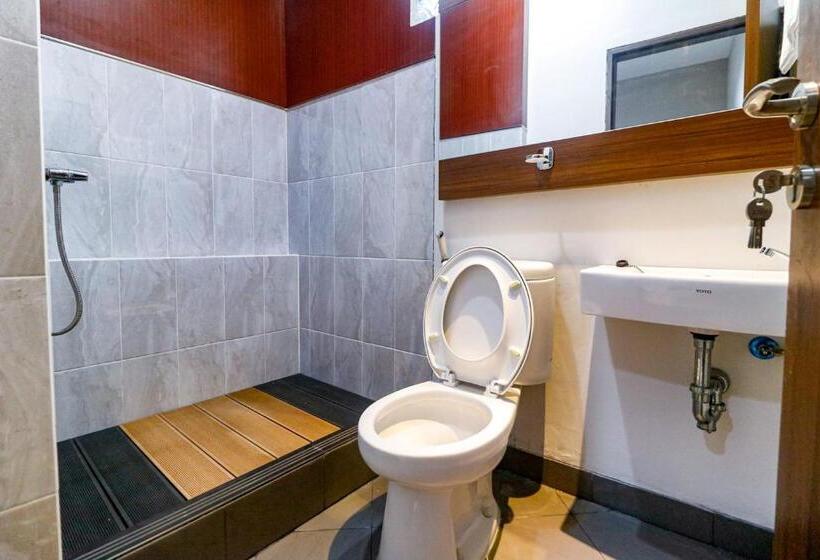 Номер Стандарт, Reddoorz Near Kebon Jeruk Jakarta