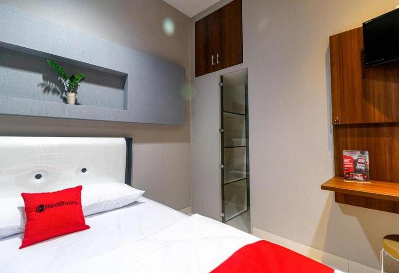 Номер Стандарт, Reddoorz Near Kebon Jeruk Jakarta