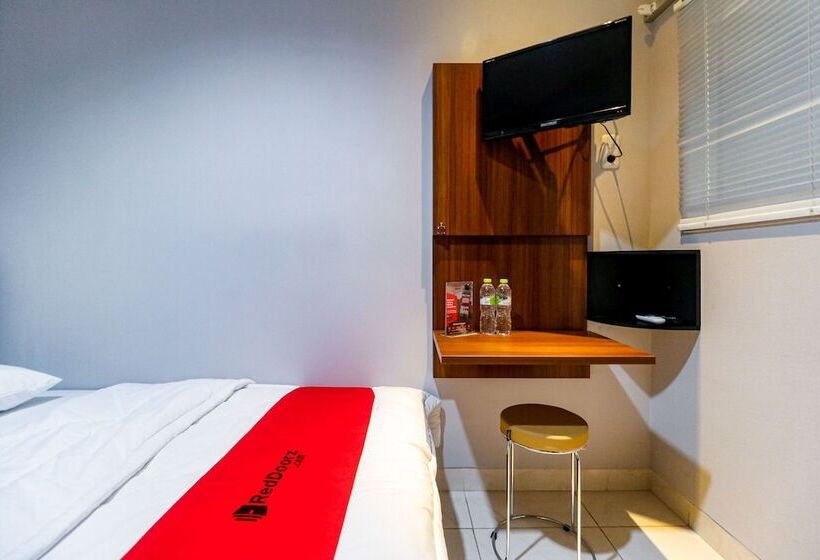 Номер Стандарт, Reddoorz Near Kebon Jeruk Jakarta