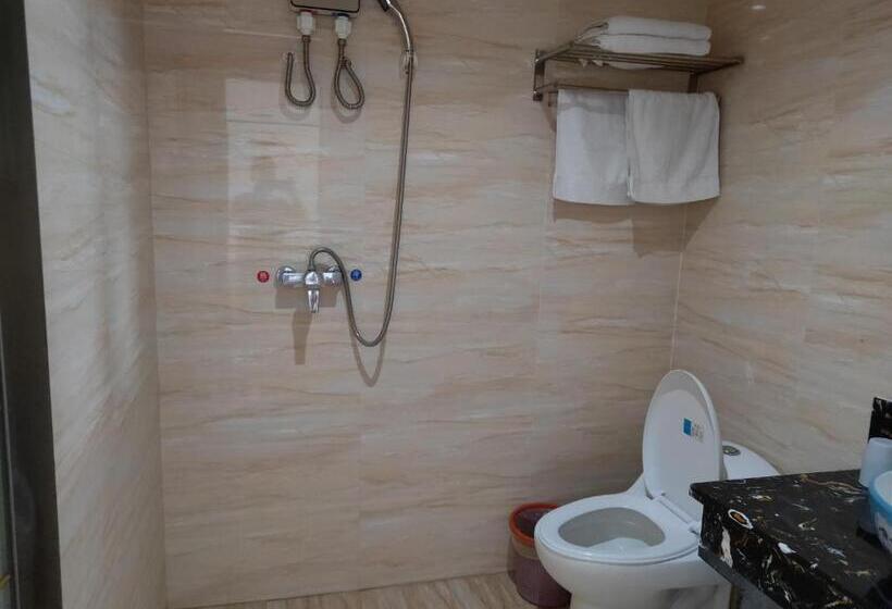 اتاق لوکس, Chong Ti