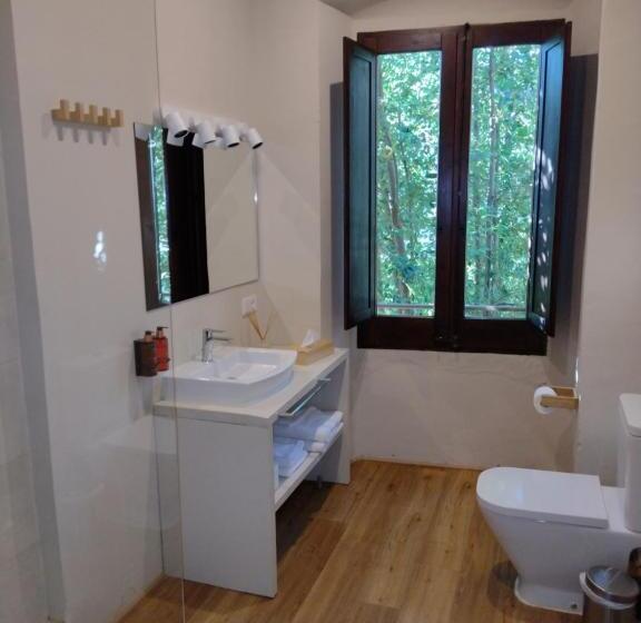 Номер Стандарт Трехместный, Hostal De Bianya
