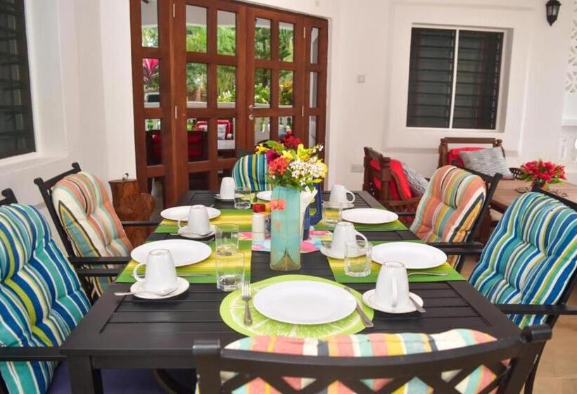 اتاق استاندارد با تخت بزرگ, Tahira Villa
