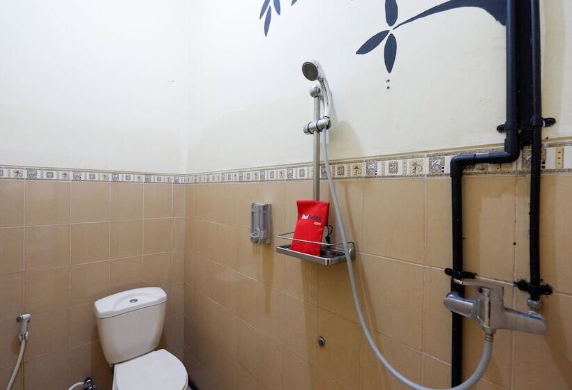 Номер Deluxe, Reddoorz Near Universitas Diponegoro 2