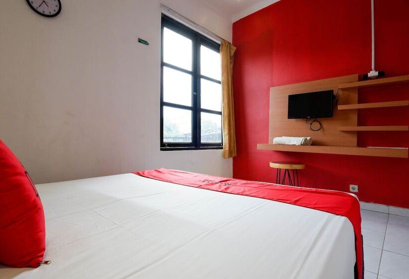 Номер Deluxe, Reddoorz Near Universitas Diponegoro 2
