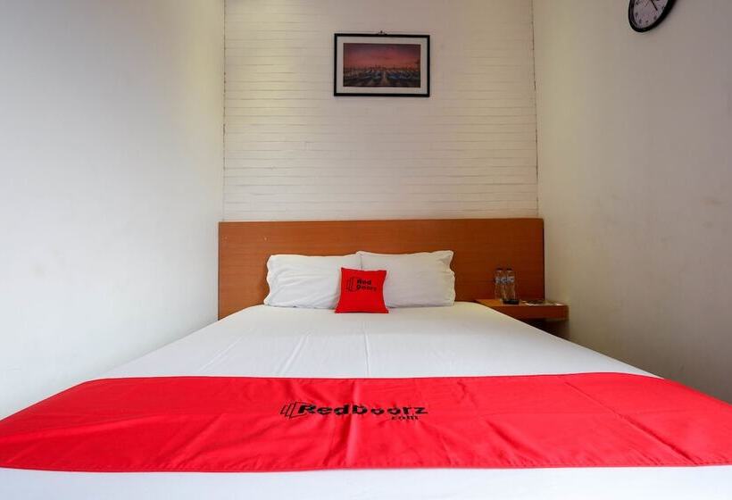 Номер Deluxe, Reddoorz Near Universitas Diponegoro 2
