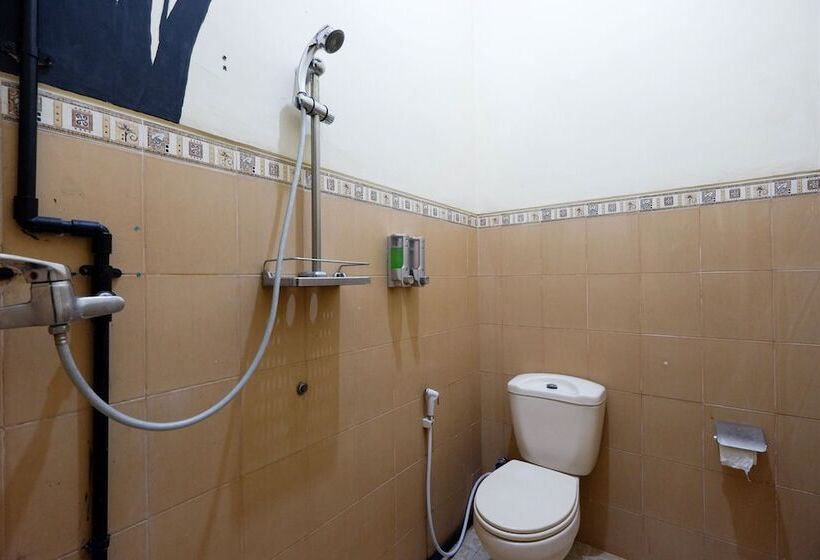 Номер Economy, Reddoorz Near Universitas Diponegoro 2
