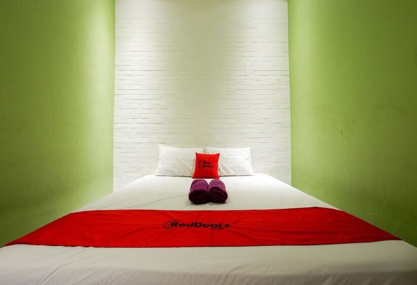Номер Economy, Reddoorz Near Universitas Diponegoro 2