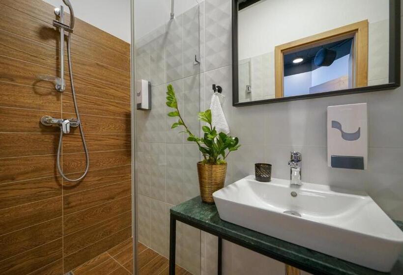 Economy Triple Room, Chors Like A Hotel   1st World Nft Block & Art Capsule Hostel Metachors