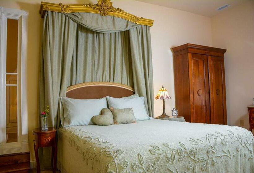 Люкс Повышенной Комфортности, The Towers Bed & Breakfast