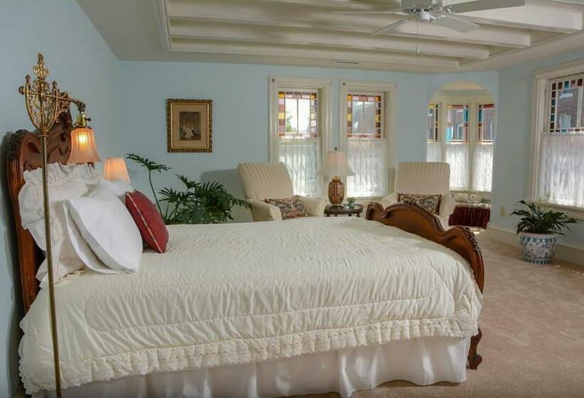 Люкс Повышенной Комфортности, The Towers Bed & Breakfast