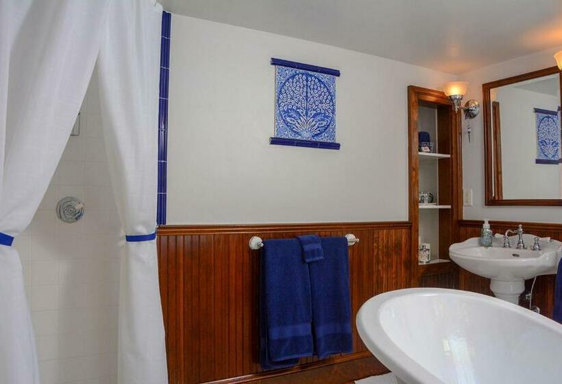 Люкс Повышенной Комфортности, The Towers Bed & Breakfast