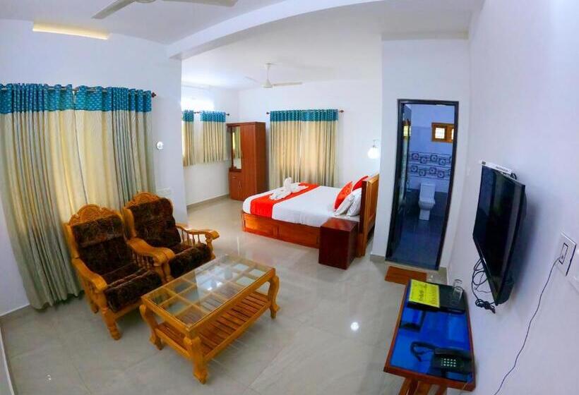 Семейный Номер, Green Cove Munnar