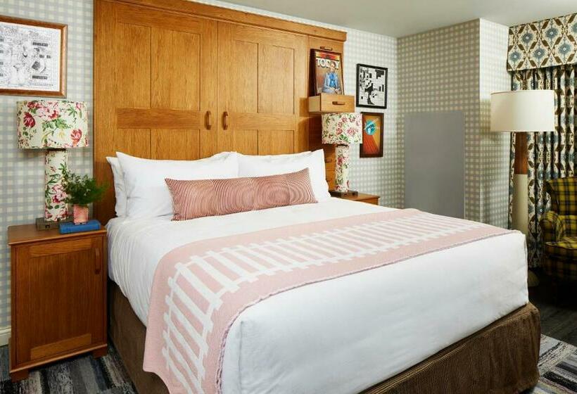 Camera Standard Letto King, Graduate By Hilton Bloomington