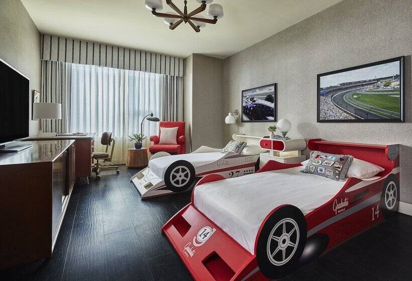 Suite Familiare, Graduate By Hilton Bloomington