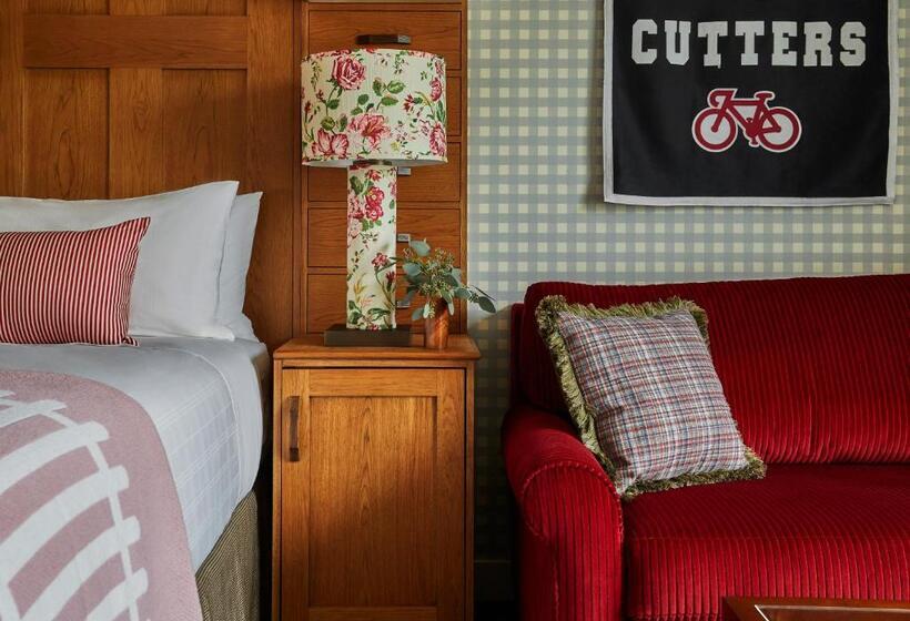 Suite Familiare, Graduate By Hilton Bloomington