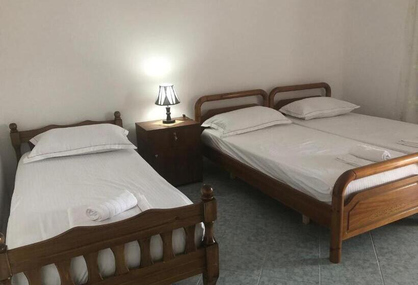 스탠다드 트리플 발코니 룸, Guest House Xhuljon