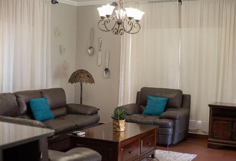 Апартаменты 1 Спальня Вид на Сад, Micasa Sucasa Guesthouse