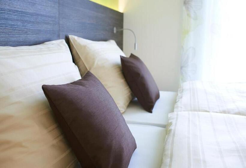 اتاق استاندارد, Eee Hotel Traun