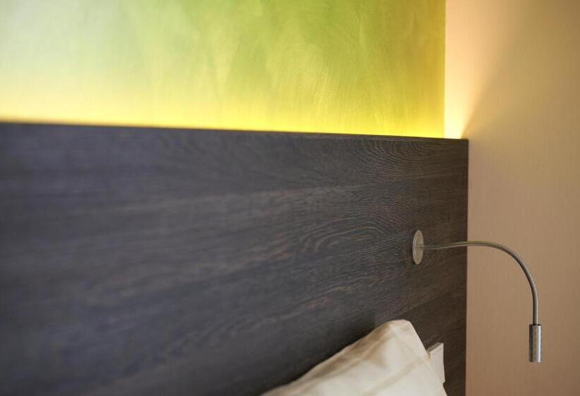 اتاق استاندارد یک نفره, Eee Hotel Traun