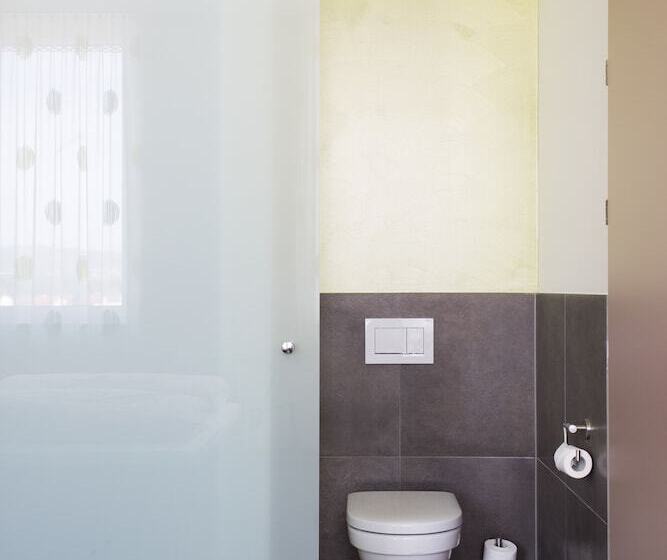 اتاق استاندارد یک نفره, Eee Hotel Traun