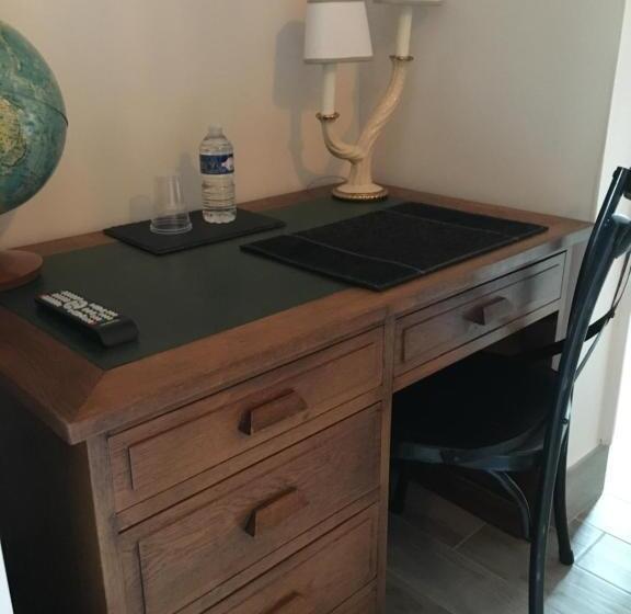 Номер Deluxe, Logis De La Roche  Niort  Chauray