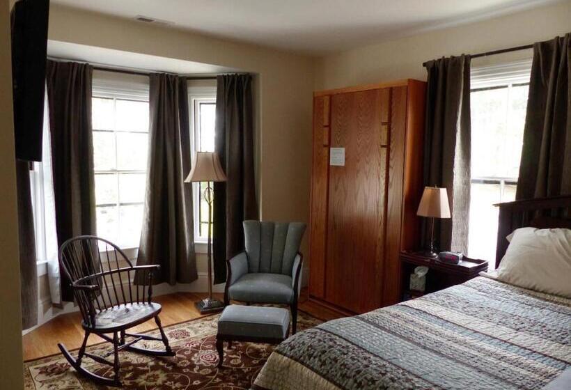 디럭스 트리플 룸, Davis Square Inn