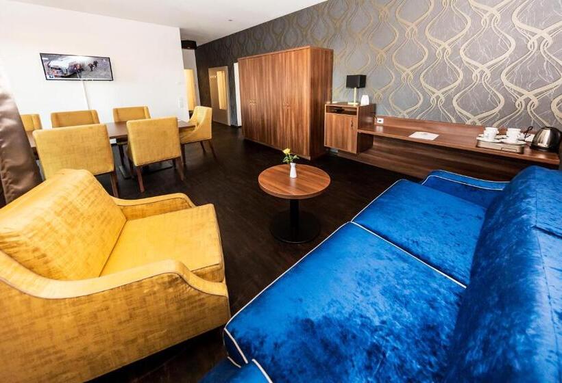 Королевский Люкс, Best Western Plus Royal Suites