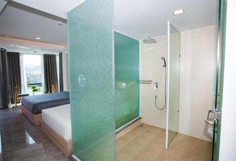 Deluxe room with river view, Moonlight Bay Hotel & Apartment
