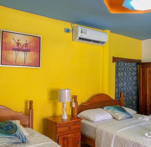 스탠다드 트리플 룸, Hostal Familiar Rolo