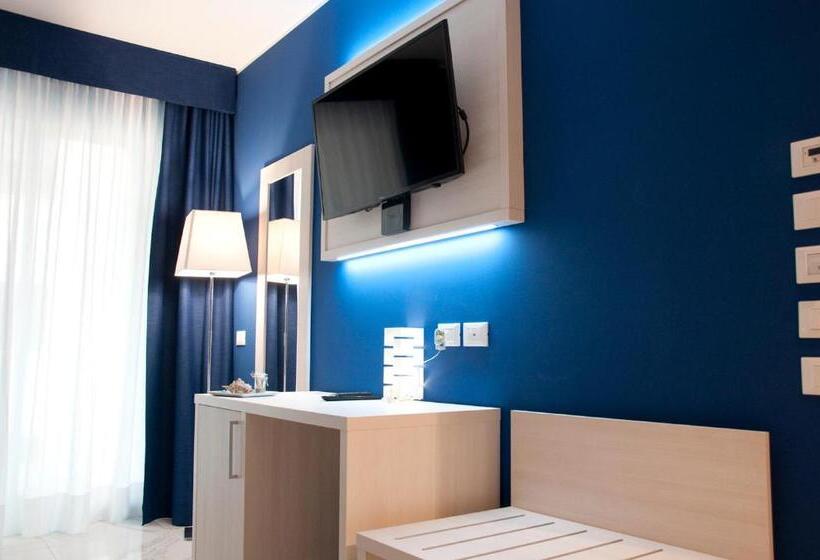 Трехместный Номер Deluxe Вид на Море, Ambruosi Village Resort & Spa