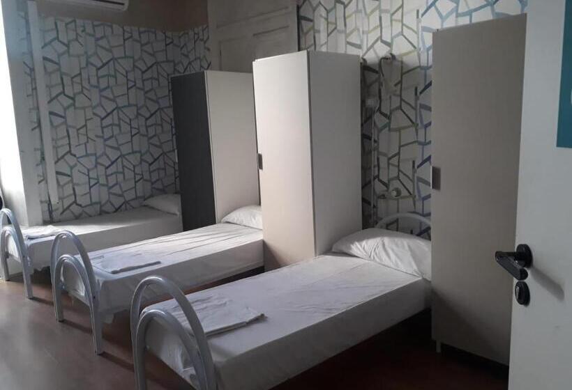 共用房间的床, Balarm   Hostel And Bar