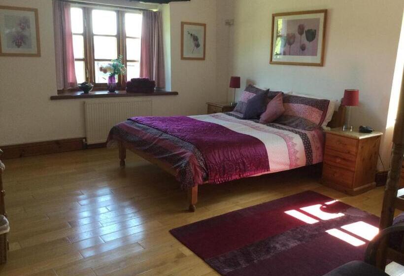 اتاق خانوادگی با چشم‌انداز دریا, Coombe House B&b