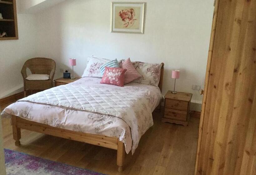 اتاق لوکس با چشم‌انداز باغ, Coombe House B&b