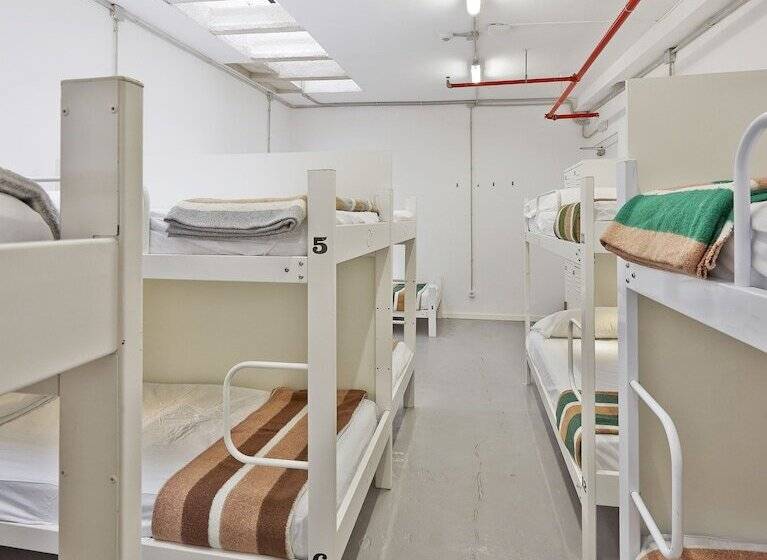 Кровать в Общей Комнате, Hola Hostal Collblanc