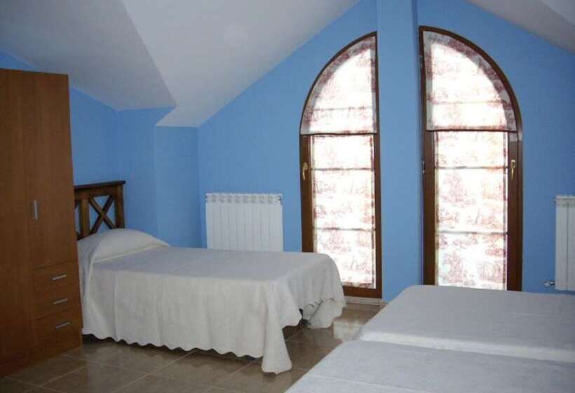 Номер Стандарт Трехместный, Hostal Catalina De Austria