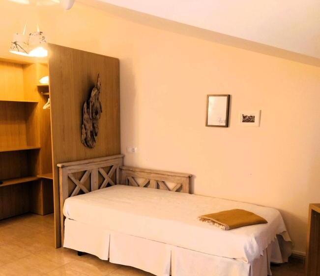 Номер Стандарт Трехместный, Hostal Catalina De Austria