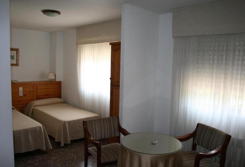 Семейный Номер, Hostal Puente De Piedra